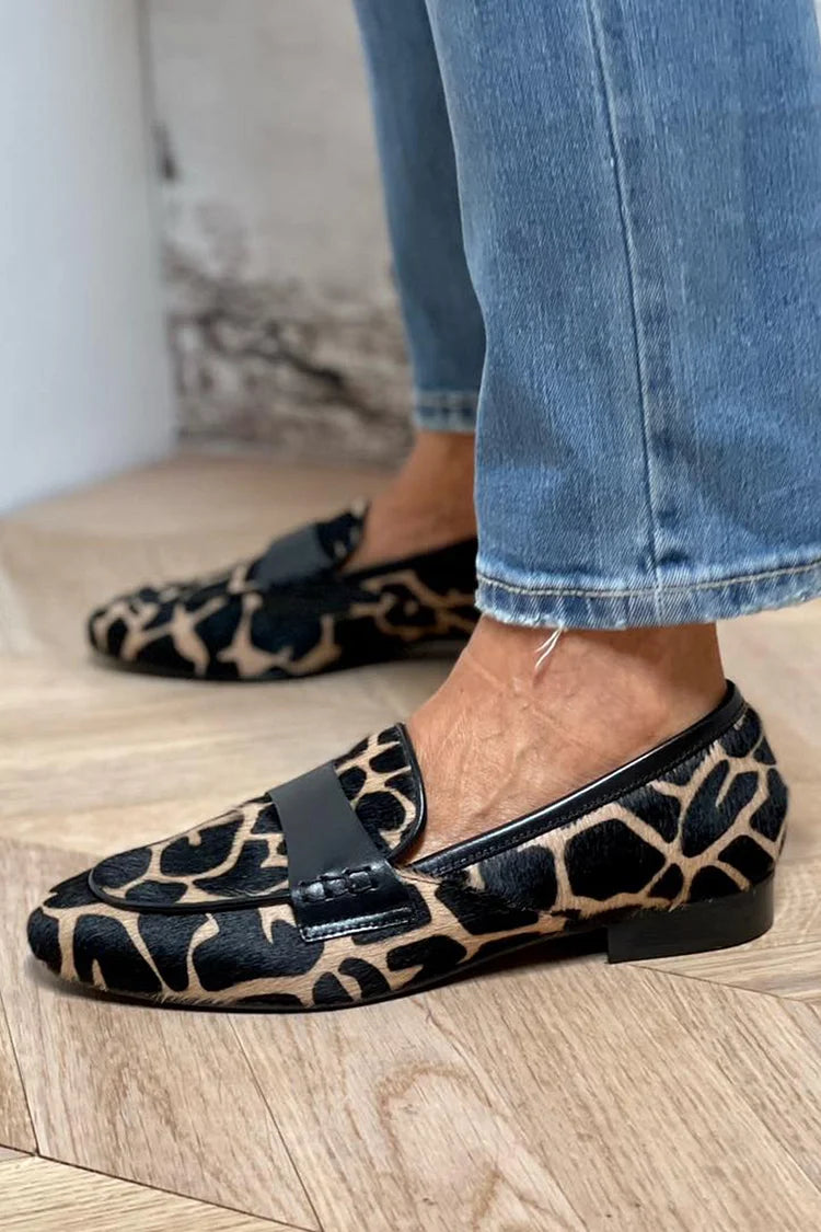DYREMØNSTERTE LOAFERS MED ELEGANTE DETALJER